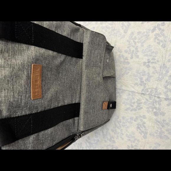 TEBEL Stylish Gray Diaperbag with Versatile Compartments - Picture 2 of 7